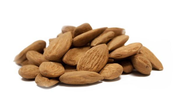 Yupik Organic European Raw Almonds 1 Kg